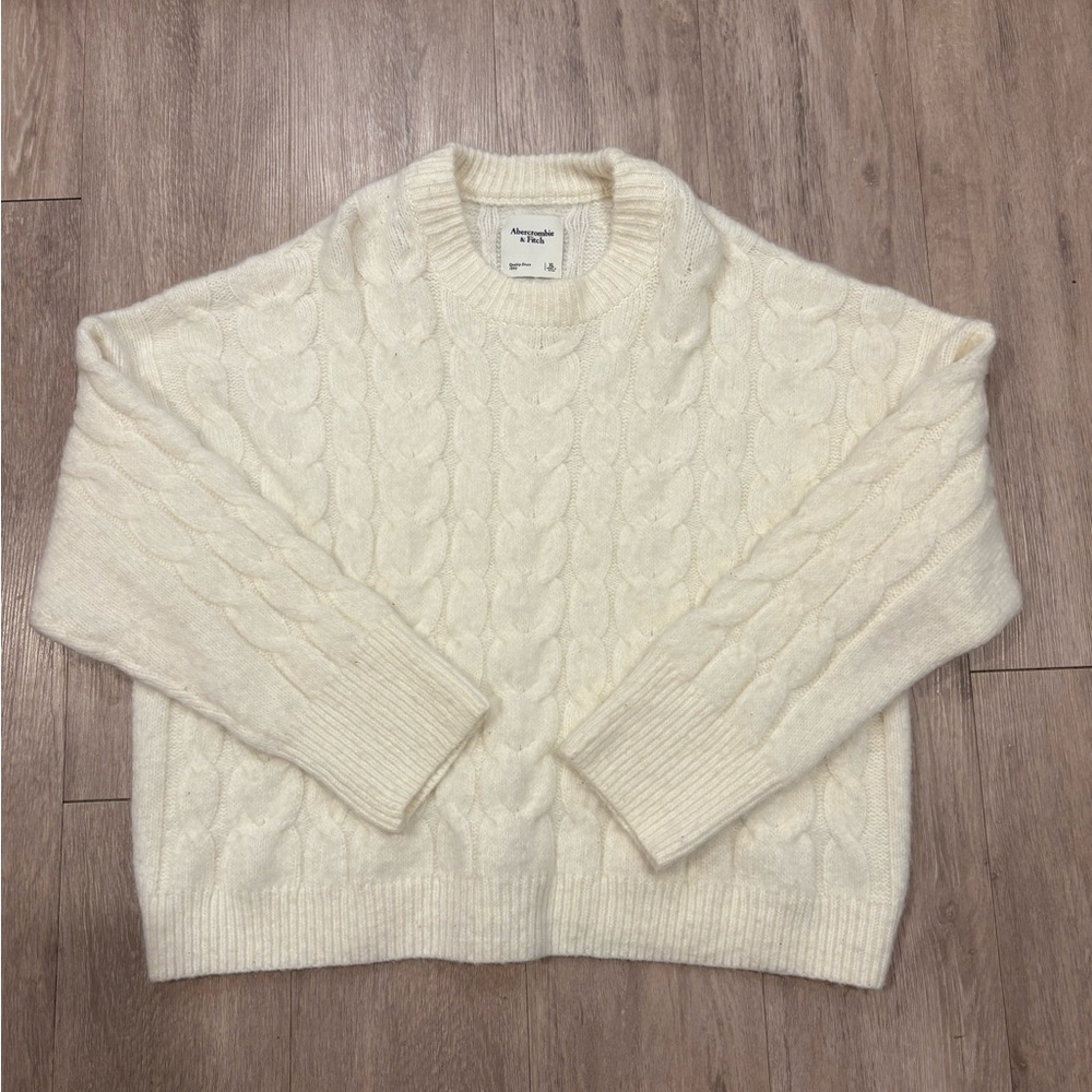 Abercrombie & Fitch “The A&F Madeline Cable Crew Sweater” – Size XL